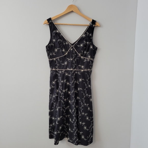 🔅Mica Black Embroidered  Floral V Neck Dress Sz10 - Picture 8 of 11